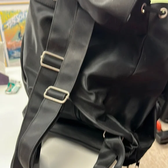 Kenneth Cole Reaction Black Backpack with Durable Design - Picture 4 of 6